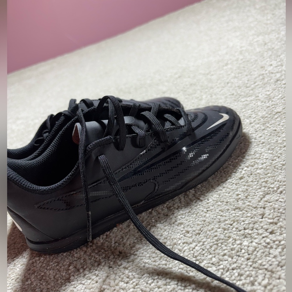 Nike Phantom Jr Black Sz 3Y Shoe Soccer